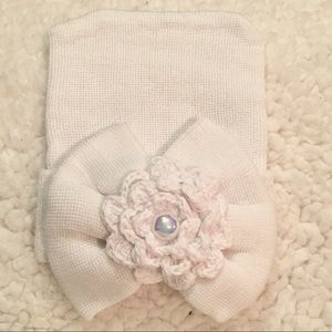 .Newborn Girl Hospital WHITE Beanie with PEARL.